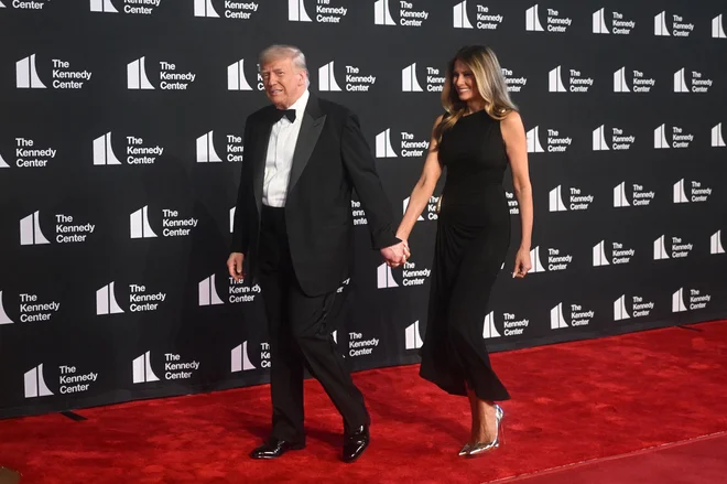 Trump in Melania sta si junija v Kennedyjevem centru ogledala muzikal Nesrečniki in se poleg aplavzov soočila tudi z žvižgi. FOTO: Alex Wroblewski/AFP