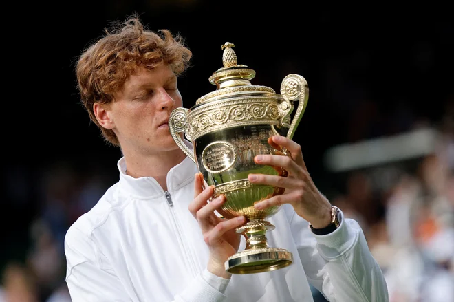 Jannik Sinner se je nazadnje veselil prestižne wimbledonske lovorike. FOTO: Stephanie Lecocq/Reuters