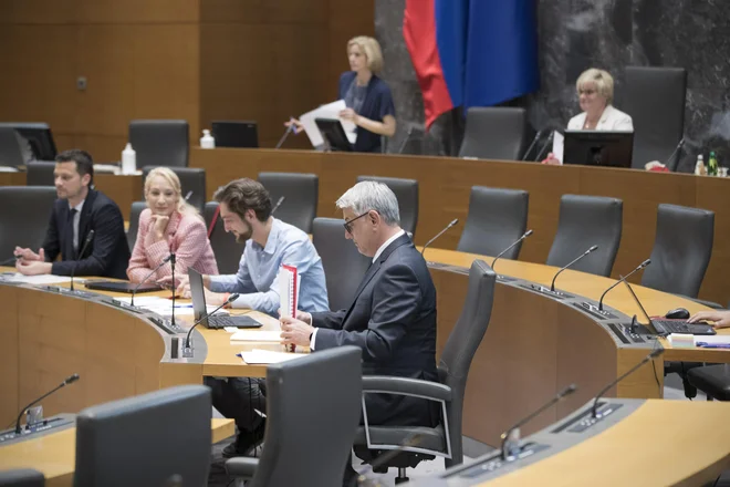 V Hanovi SD odgovarjajo, da težav z zakonom, ki jih je pripravil njegov resor, ni. FOTO: Jure Eržen