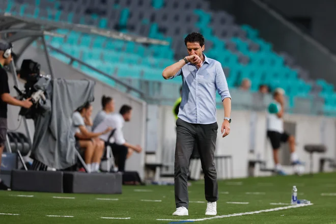Jorge Simao je bil slabo uro zmeden in brez rešitev, potem se je pojavila odrešitev v podobi rojaka Dioga Pinta. FOTO: Leon Vidic/Delo