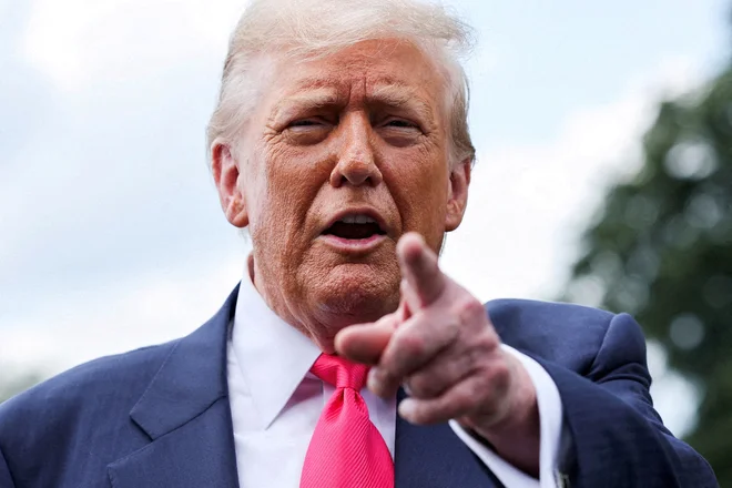 Donald Trump je svojim podpornikom med kampanjo obljubljal, da bo objavil vse dosjeje o Epsteinu, ki je leta 2019 v priporu storil samomor. FOTO: Jonathan Ernst/Reuters