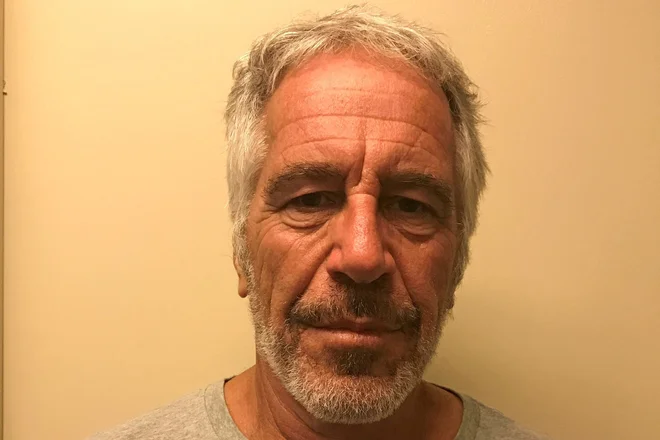 Jeffrey Epstein je bil najprej obtožen spolne zlorabe mladoletnic leta 2006 na Floridi, nato pa še leta 2019 v New Yorku. FOTO: Reuters