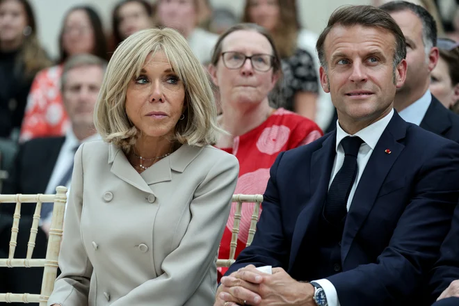 Brigitte Macron je v preteklosti že vložila tožbo proti osebam, ki so javno trdile, da se je rodila kot moški. FOTO: Ludovic Marin/Reuters