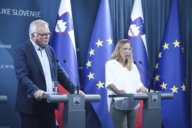 Minister Jože Novak opozarja, da se 30-letnega zanemarjanja ne da hitro odpraviti. FOTO: Jože Suhadolnik