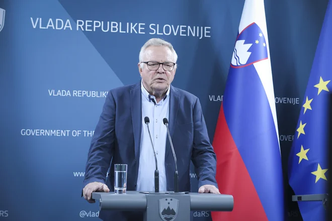 Denarja za obnovo je dovolj, manjka ustreznih kadrov. FOTO: Jože Suhadolnik