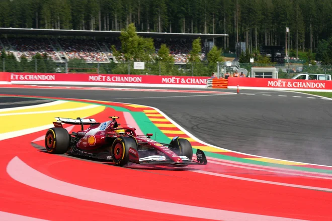 Lewis Hamilton je po napaki obstal že v prvem delu kvalifikacij. FOTO: Dimitar Dilkoff/AFP