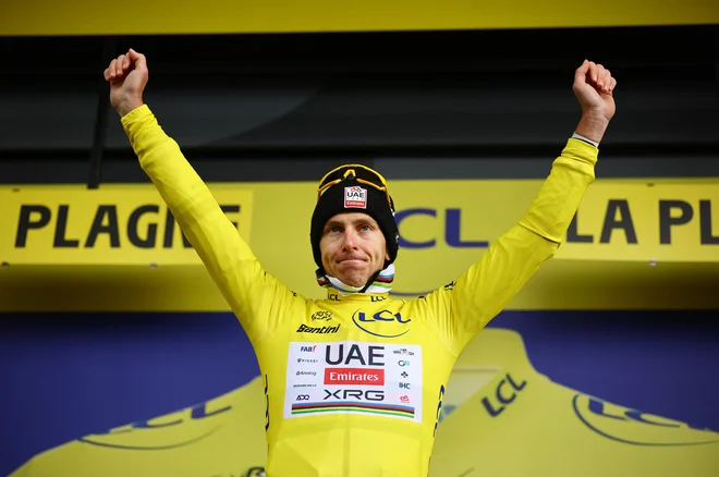 Kraji, ki gostijo Tour, tudi polnijo proračun prirediteljev. FOTO: Sarah Meyssonnier/Reuters