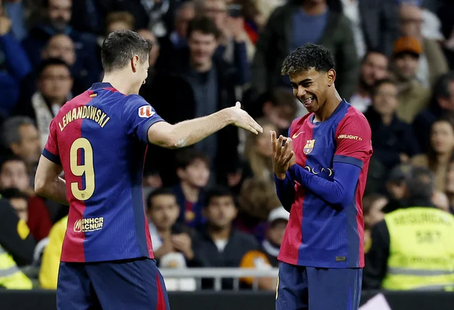 Robert Lewandowski je prepričan, da bo Lamine Yamal vsako leto boljši. FOTO: Juan Medina/Reuters