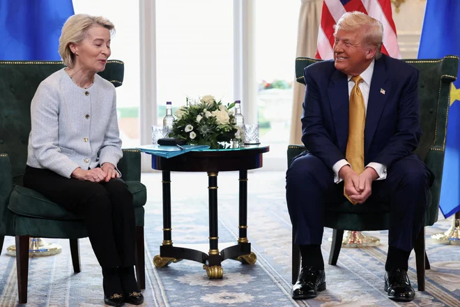 Ameriški predsednik Donald Trump je predsednico Evropske komisije Ursulo von der Leyen povabil na svoje igrišče golfa v škotskem Turnberryju. Foto: Evelyn Hockstein Reuters