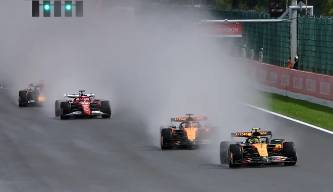 Ferrarijev as Charles Leclerc je zaostal le za McLarnovima dirkačema. FOTO: Manon Cruz/Reuters