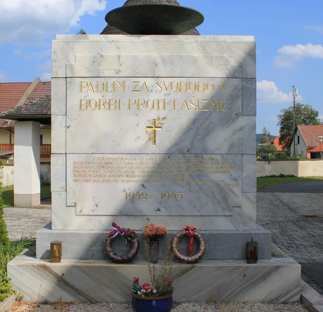 Podstavek za padle v borbi proti fašizmu v Sv. Rupertu pri Velikovcu. FOTO: Raul De Chissota/Wikipedija