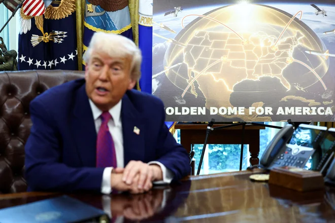 Administracija ameriškega predsednika Donalda Trumpa je napovedala razvoj obsežnega protiraketnega sistema Zlata kupola. FOTO: Kevin Lamarque/Reuters
