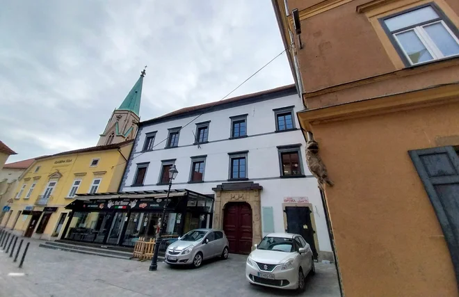 Poznobaročni Levček na vogalu Gosposke ulice FOTO: Aleš Nosan
