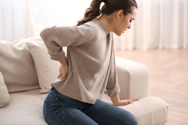 Zgodnje prepoznavanje simptomov lahko prepreči napredovanje v hernijo. FOTO: Medicofit