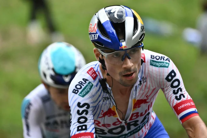 Primož Roglič je kljub skrajšanim pripravam zaradi padcev na Giru stopnjeval formo na Touru. FOTO: Marco Bertorello/AFP