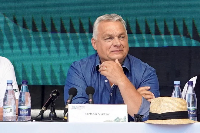 Viktorja Orbána aprila prihodnje leto čakajo državnozborske volitve, pri čemer ima njegov nasprotnik v anketah trenutno devet odstotnih točk prednosti. FOTO: Inquam Photos/Tudor Pana via Reuters