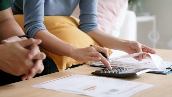 Od 135.978 fizičnih oseb, ki opravljajo dejavnost, jih je konec leta 2024 že 62,8 odstotka ugotavljalo davčno osnovo na podlagi normiranih odhodkov. FOTO: Shutterstock