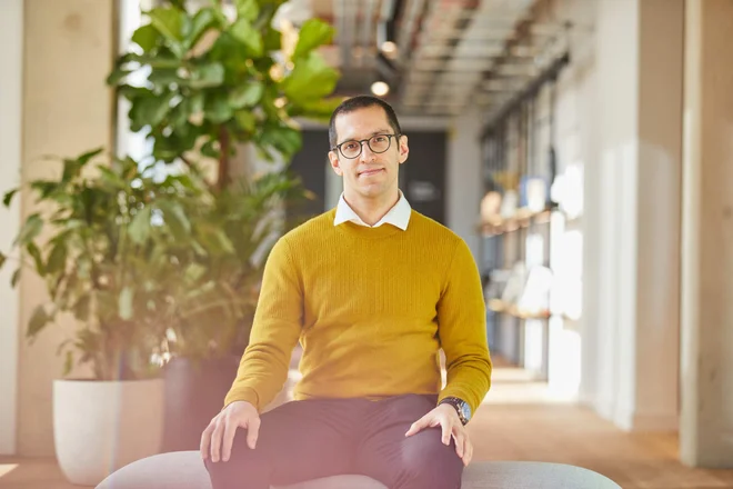 Nenad Tomašev pri podjetju Google DeepMind razvija sisteme UI, namenjene razvoju znanosti.

FOTO: Ben Peter Catchpole


 
