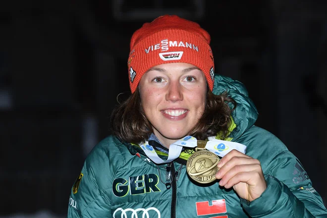 Laura Dahlmeier ob naslovu olimpijske prvakinje v Pjongčangu. FOTO: Jonathan Nackstrand/AFP