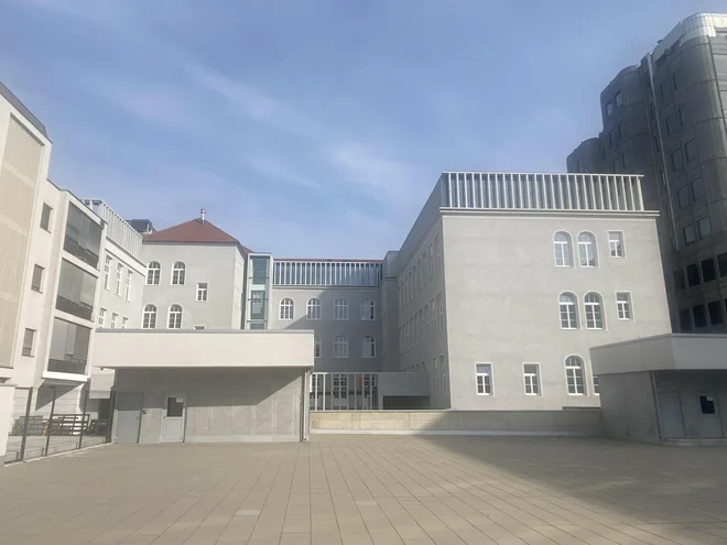Srednja gostinska šola v Mariboru je skoraj končana, je razvidno s fotografije objekta. FOTO: Delo