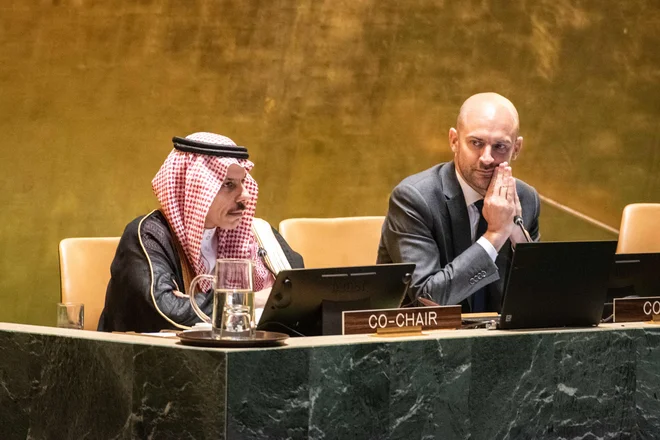 Konferenci v New Yorku sta predsedovala savdski zunanji minister Faisal bin Farhan Al-Saud in njegov francoski kolega Jean-Noël Barrot. FOTO: Stephanie Keith Getty/AFP