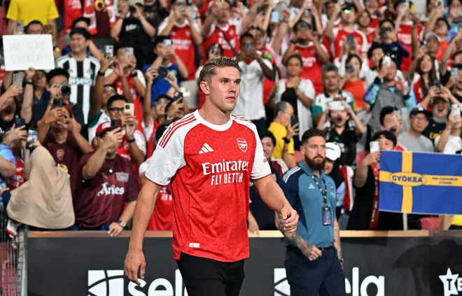 Švedski napadalec se je Arsenalu pridružil na azijski turneji, prvič je bil z ekipo v Singapurju. FOTO: Caroline Chia/Reuters