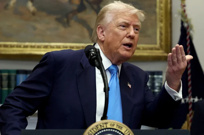 Donald Trump ponavlja, da carine delajo Ameriko spet bogato. Foto Evelyn Hockstein/Reuters