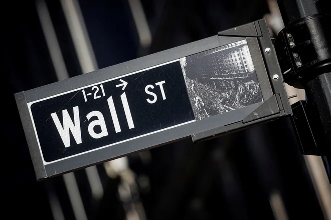 Finančni trgi ostajajo optimistični. Ameriške delnice dosegajo zgodovinske rekorde, predvsem zaradi razcveta umetne inteligence. Foto Brendan Mcdermid/Reuters