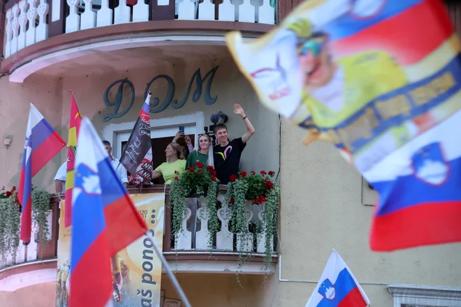 Lani se je na sprejemu zmagovalca Gira in Toura zbralo ogromno ljudi. FOTO: Dejan Javornik