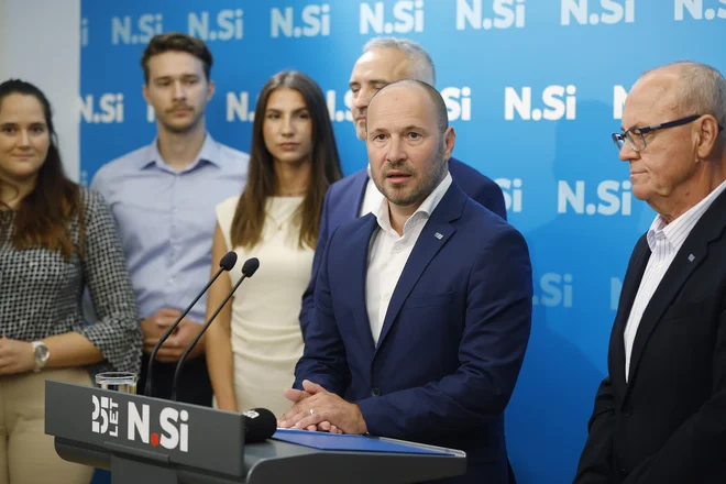 S široko podporo stranke je Jernej Vrtovec naznanil, da bo kandidiral za predsednika stranke. FOTO: Leon Vidic/Delo