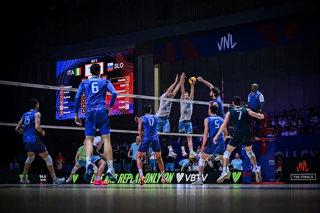 Slovenci so se še bolje kot v Stožicah borili z Italijani, ki so vendarle zasluženo zmagali. FOTO: VNL