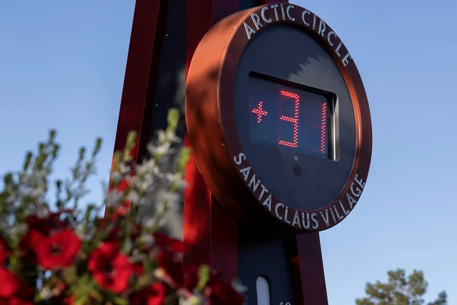 Julija so bile temperature nad 30 stopinjami tudi na Finskem. FOTO: Alexander Kuznetsov Reuters 


 
