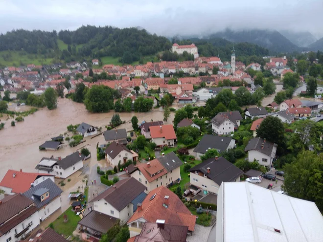 Med prvimi je bila poplavljena Škofja Loka. FOTO: GRZS