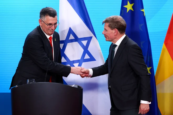 Človek preprosto ne more dojeti, da zločinski izraelski režim podpira država s tako težkim zgodovinskim dolgom, kot ga ima Nemčija. FOTO: Christian Mang/Reuters
