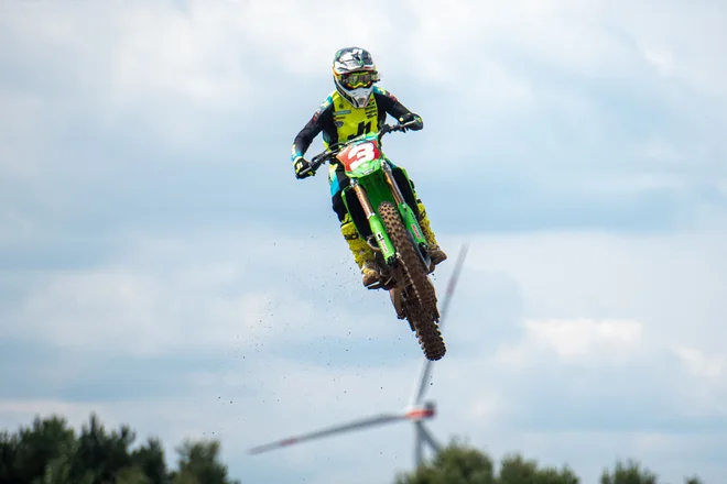 V skupni razvrstitvi še naprej vodi Francoz Romain Febvre. FOTO: Jonas Roosens/AFP