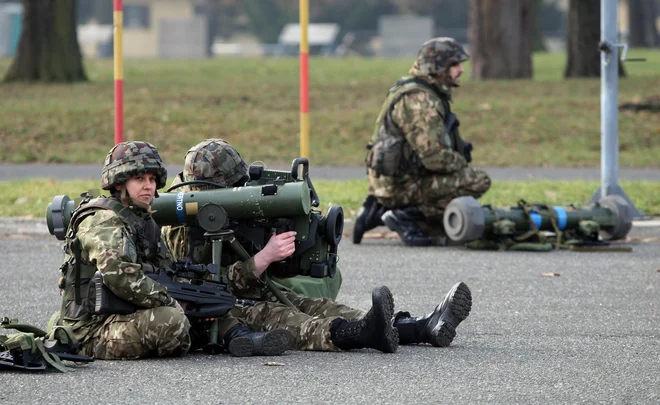 Na ministrstvu za obrambo trdijo, da izraelske sisteme spike in pripadajoče strelivo nabavljajo pri evropskem izvajalcu Eurospike. FOTO: Tadej Regent