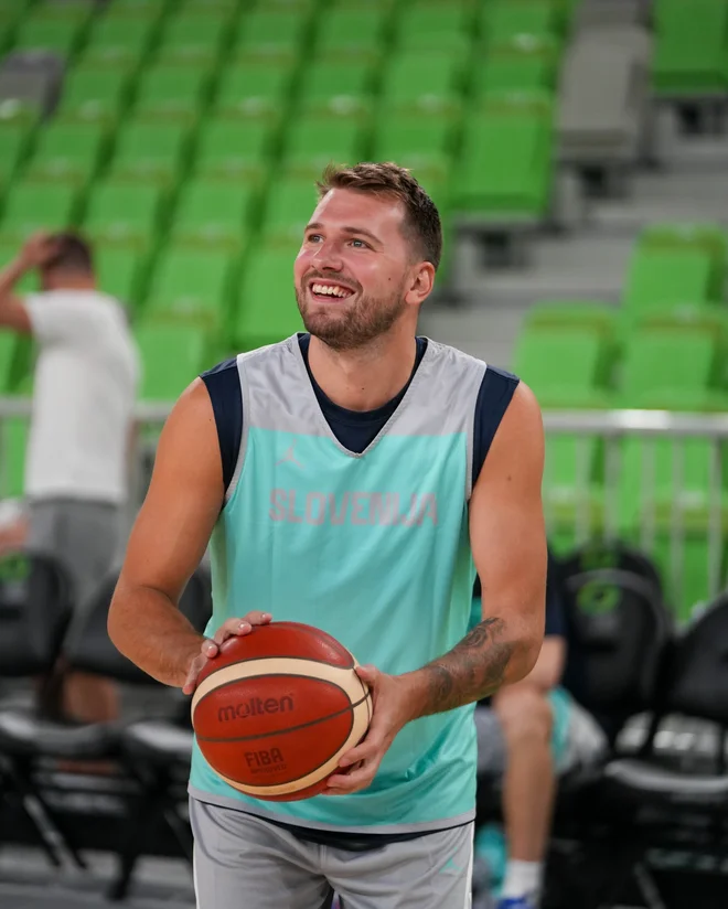 Luka Dončić je vedno rad oblekel dres slovenske reprezentance. FOTO: KZS