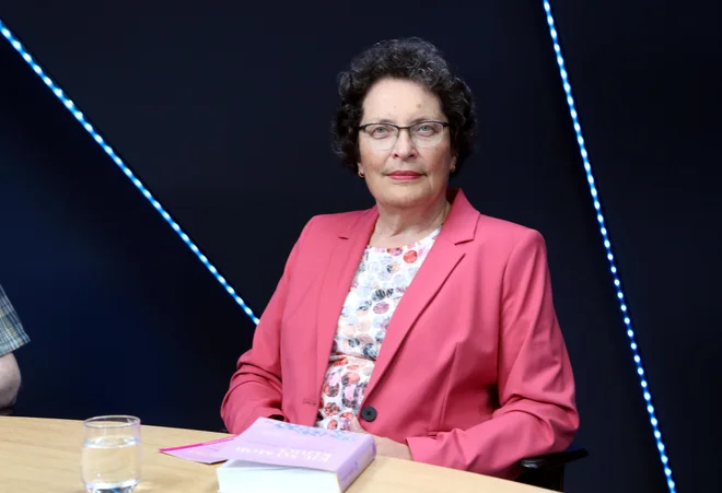 Dr. Zdenka Čebašek - Travnik: »Bolezen lahko sproži nasilje – bodisi zaradi simptomov bodisi zaradi stresa pri oskrbi. Treba je prepoznati nasilje in poiskati pomoč.« FOTO: Marko Feist
