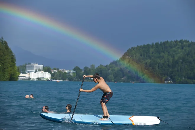 Tujih gostov je sicer tradicionalno veliko več kot domačih, saj Slovenci po podatkih statističnega urada poleti še vedno najraje dopustujejo na Hrvaškem. Foto Jože Suhadolnik