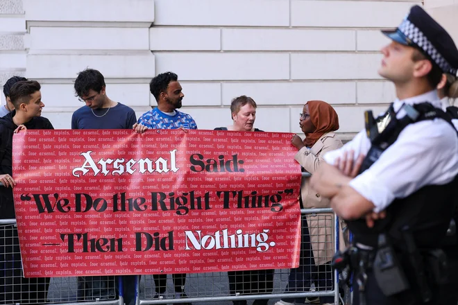 Po sprožitvi preiskave so se pojavili kritiki, ki so menili, da bi moral biti takoj suspendiran, a njegov klub tega ni storil. FOTO: Toby Melville/Reuters