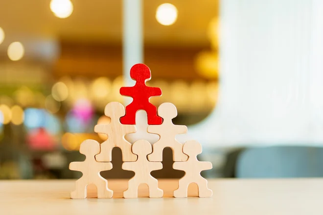 Način vodenja se spreminja, in sicer prehaja iz direktivnega v bolj razvojno in vključujoče vodenje. FOTO: Shutterstock