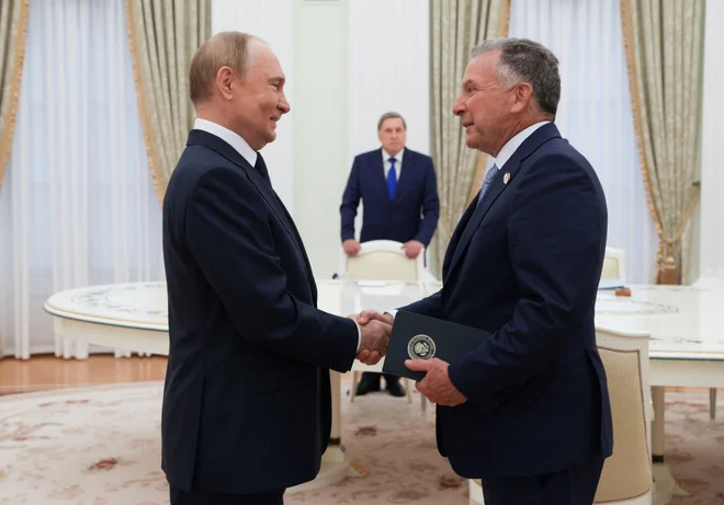 Ruski predsednik Vladimir Putin je danes v Moskvi sprejel Steva Witkoffa, posebnega odposlanca ameriškega predsednika Donalda Trumpa. FOTO: Gavril Grigorov/Reuters