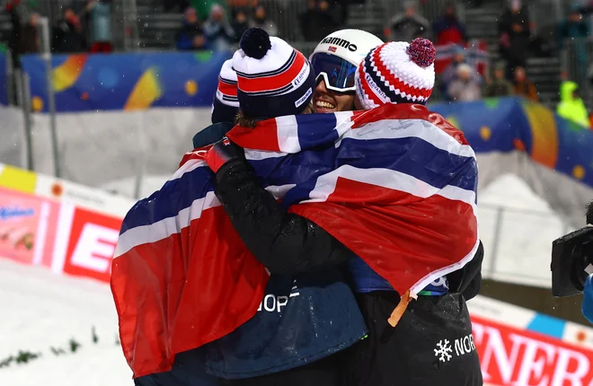 Kakšna kazen bo doletela norveške skakalce? FOTO: Kai Pfaffenbach/Reuters