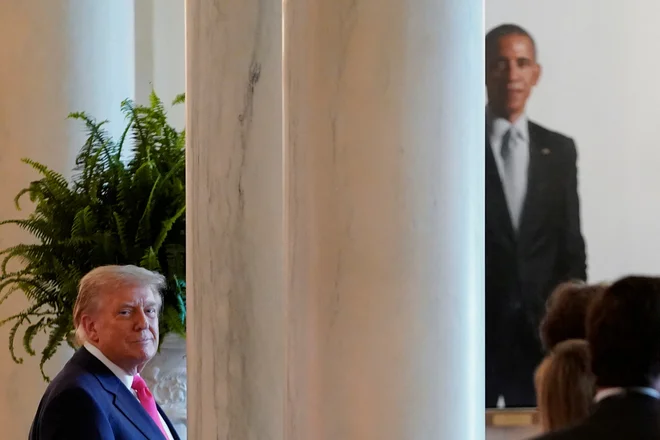 Predstavnik za tisk nekdanjega predsednika Baracka Obame je konec julija javnosti sporočil, da iz spoštovanja do predsedniške funkcije običajno ne odgovarjajo na nenehne nesmisle in dezinformacije iz Trumpove Bele hiše. FOTO: Nathan Howard/Reuters