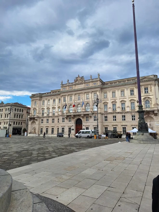 Na slovenskem konzulatu v Trstu nov žaljiv napis