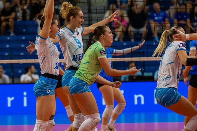 Slovenske odbojkarice so bile suverene. FOTO: OZS