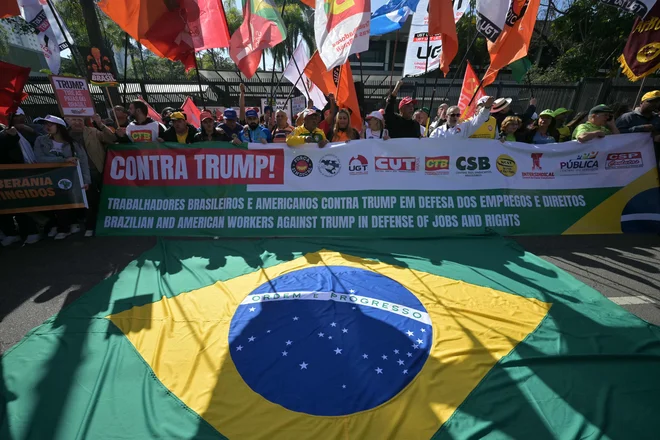 Za Indijo je Trump določil 25-odstotno stopnjo, za večino brazilskega blaga pa 50-odstotno. FOTO: Nelson Almeida/AFP