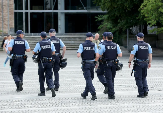 V policiji si, tako kot v drugih službah in dejavnostih, prizadevajo predstaviti prednosti poklica. FOTO: Blaž Samec
