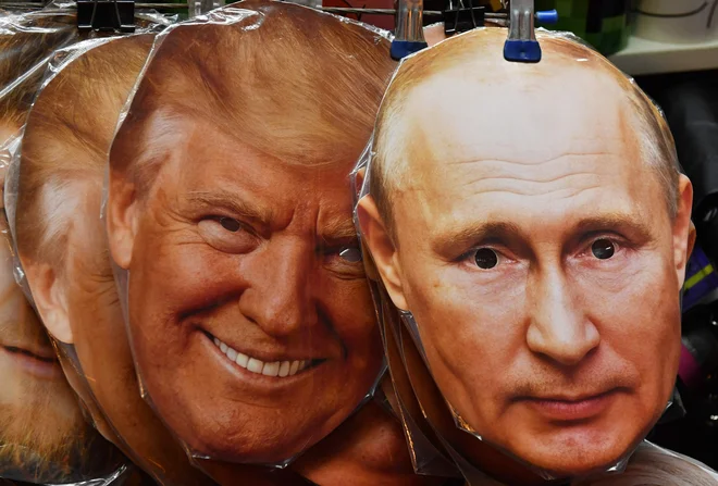 Trump hoče s kazenskimi carinami vplivati tudi na svetovni mir.  FOTO: Olga Maltseva/AFP