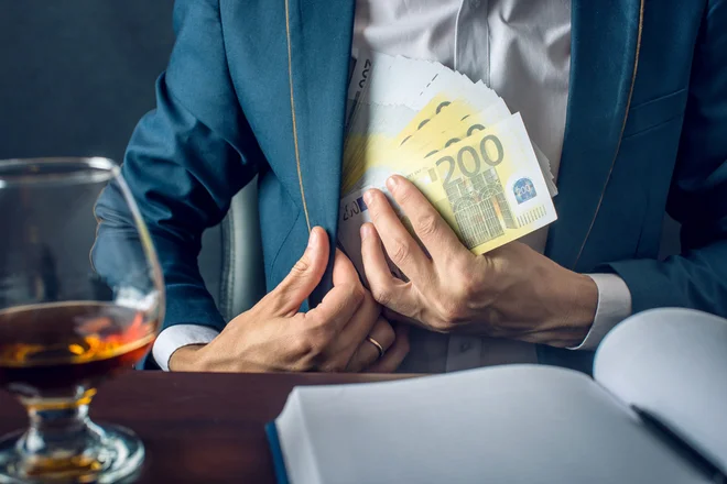 Sistem, kjer je edina vrednota pohlep, se po njegovo imenuje hrematizem. FOTO: Artem Oleshko/Shutterstock